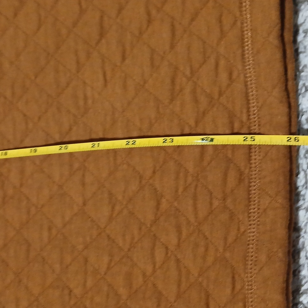 Duluth Trading Co Men's Brown Quilted Vest - Picture 9 of 10